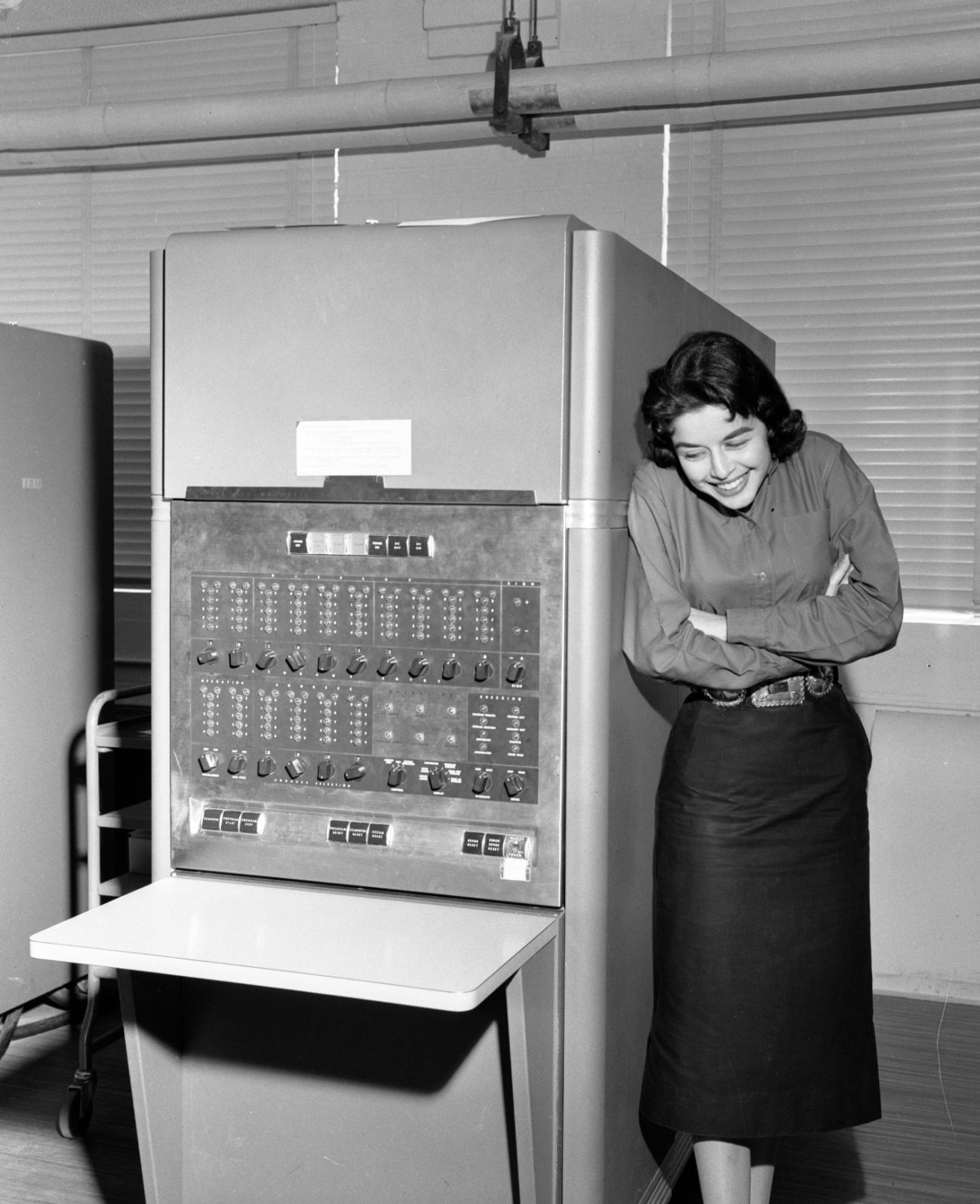 IBM 650 "electronic brain" at UA